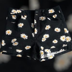 Forever 21 Daisy-printed shorts
